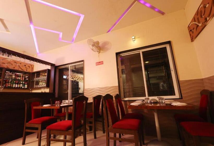 فندق Sharveen Classic Inn