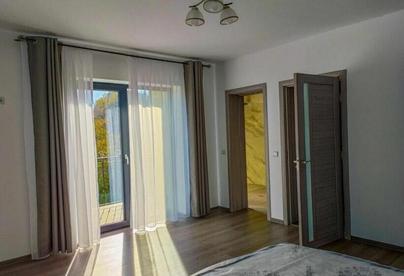 פנסיון Casa Brad