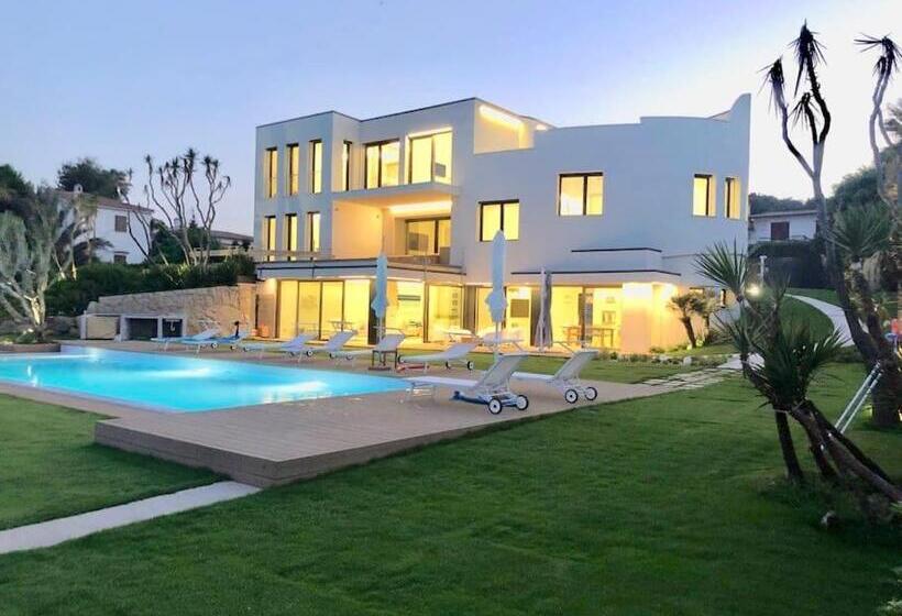 펜션 Fenandgi Luxury Hospitality At Its Finest !