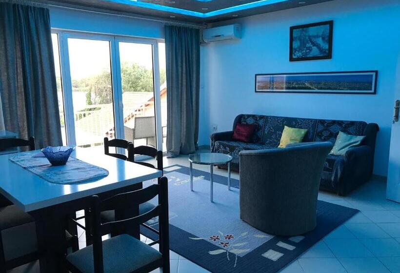 پانسیون Guesthouse Rebel