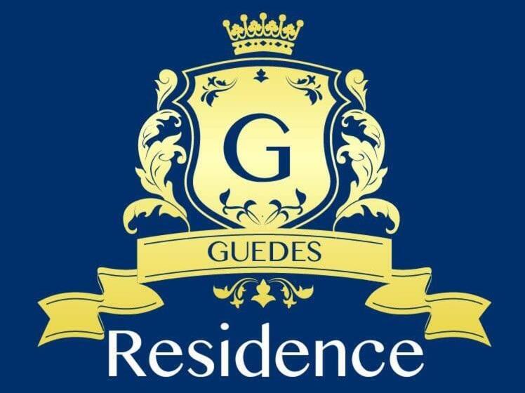 הוסטל Guedes Residence