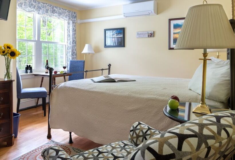 הוסטל Wolf Cove Inn