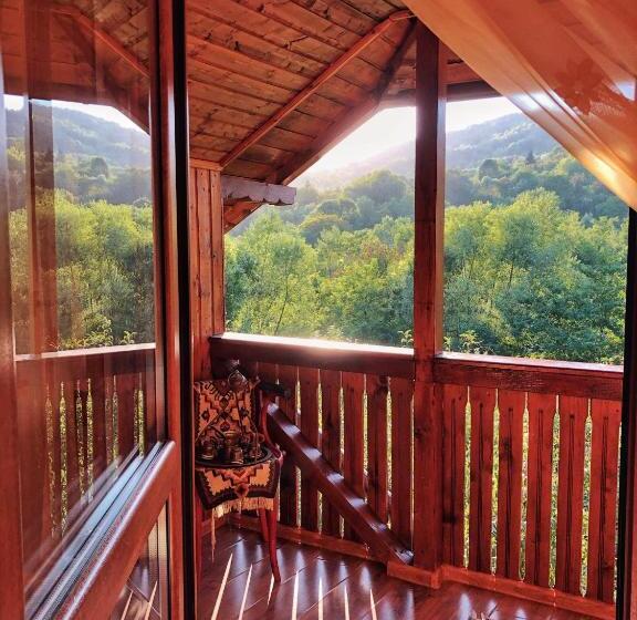تختخواب و صبحانه Pensiunea Portas Resort