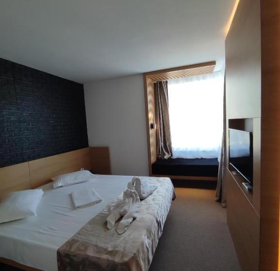 Complex Hotelier Steaua De Mare   Hotel Delfinul