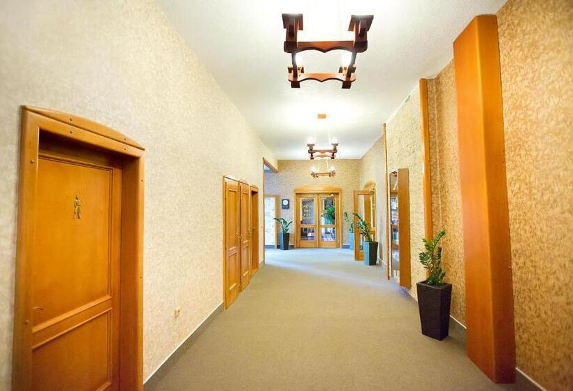 בית מלון כפרי U Loubů