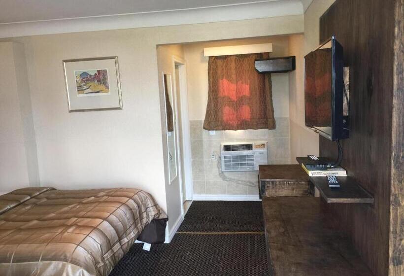 Mayflower Motel