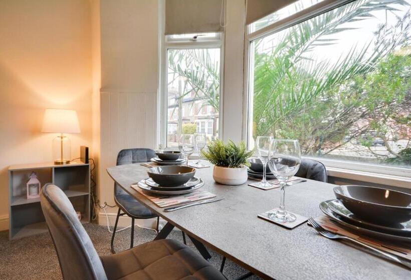 פנסיון Cosy 2bd Flat Near City And Beach   30 Percent Off Long Term Bookings