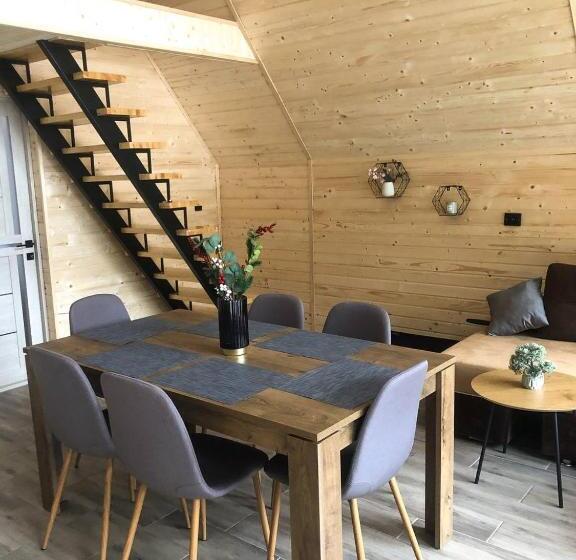 ペンション Zustrizh U Leva