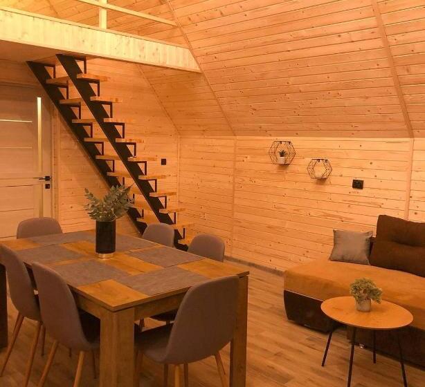 ペンション Zustrizh U Leva