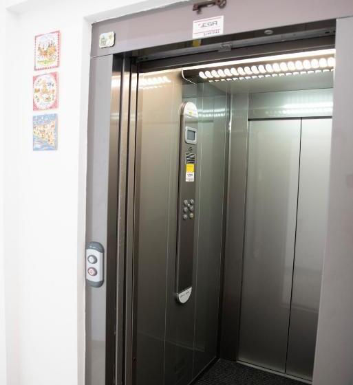 تختخواب و صبحانه Carlo Five