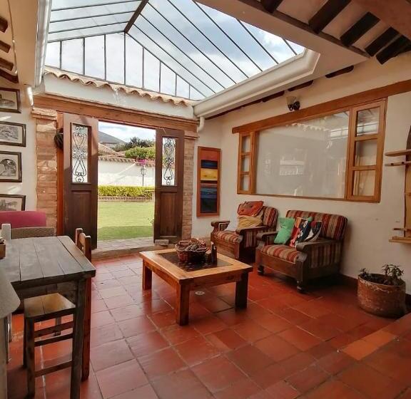 هتل Karibu Hostel Pub