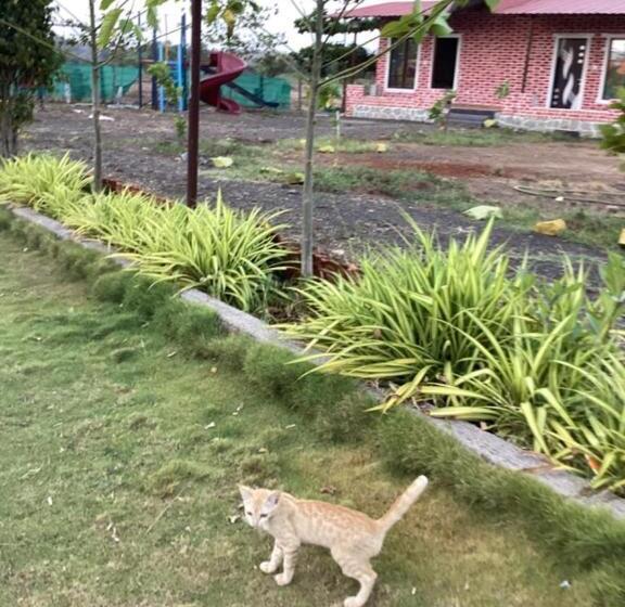 فندق Sarthak Farm,karjat