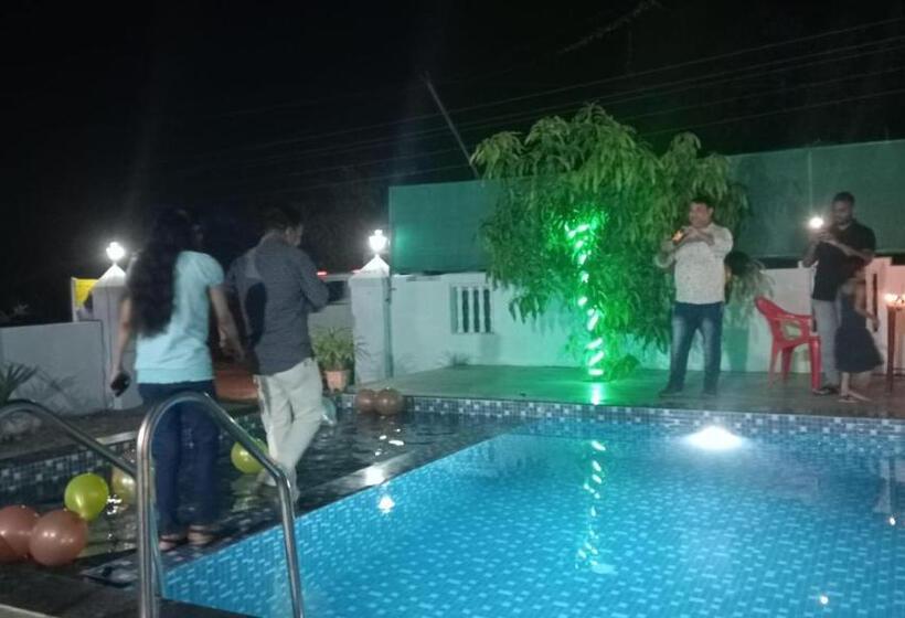 ホテル Tridev Coastal Villa Alibag