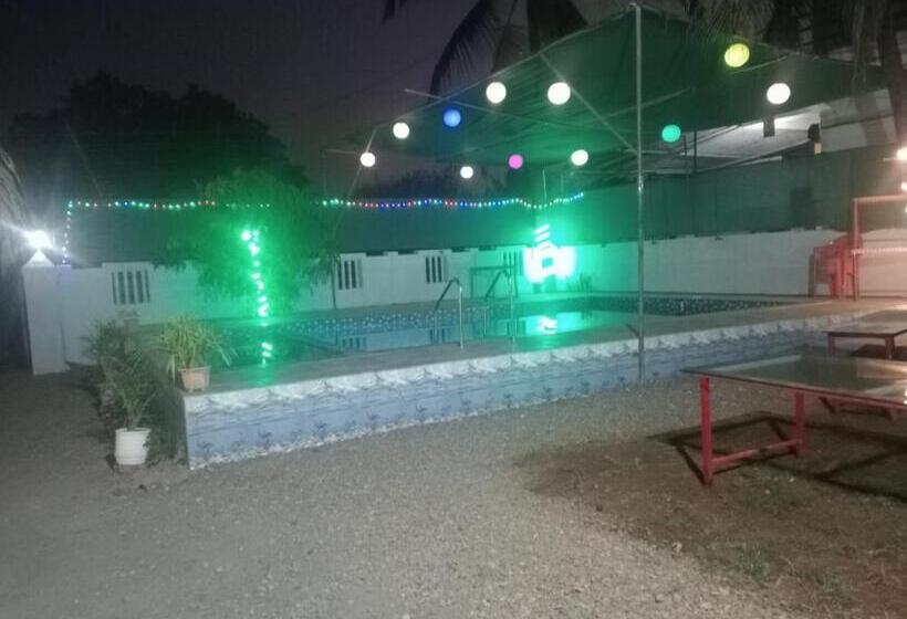 ホテル Tridev Coastal Villa Alibag