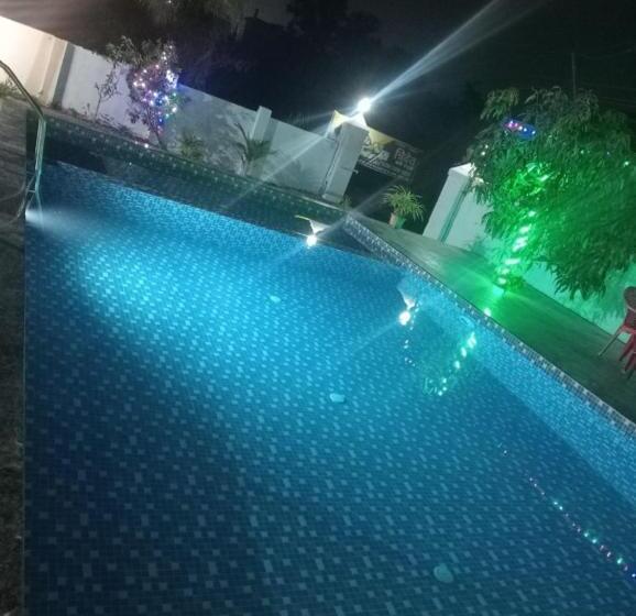 ホテル Tridev Coastal Villa Alibag