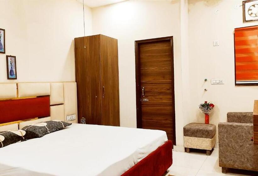 Motel Desire Suites Studio Luxurys Lpu Law Gate Special For Families, Students, Couples, Cor