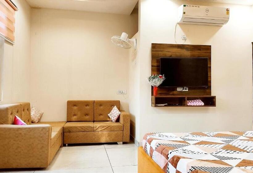 Motel Desire Suites Studio Luxurys Lpu Law Gate Special For Families, Students, Couples, Cor