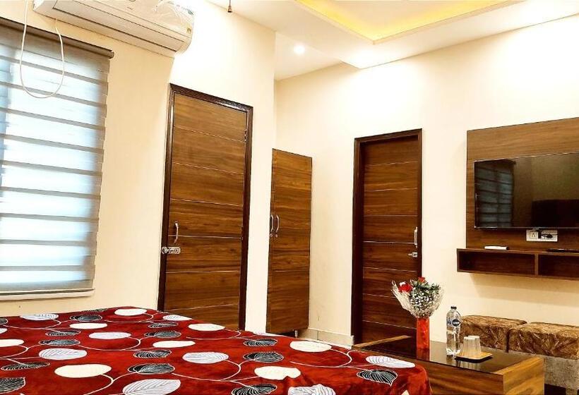 Motel Desire Suites Studio Luxurys Lpu Law Gate Special For Families, Students, Couples, Cor