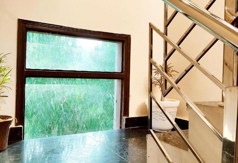 Motel Desire Suites Studio Luxurys Lpu Law Gate Special For Families, Students, Couples, Cor