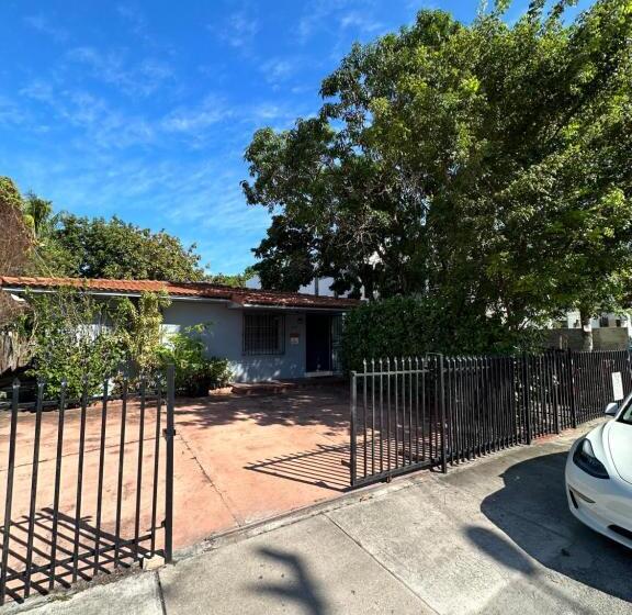 פנסיון Miami House 2