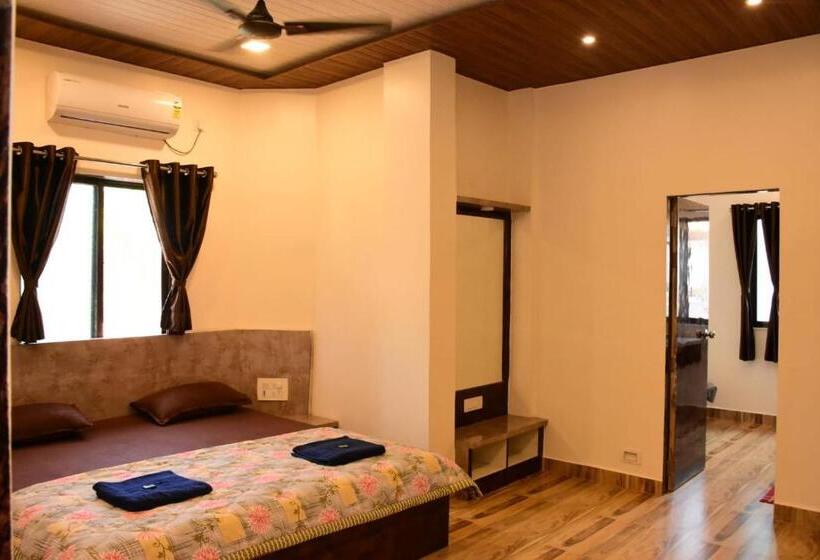 Suyog Hotel,matheran