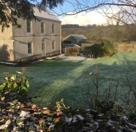 Bed and Breakfast Fferm Glanyrynys Farm