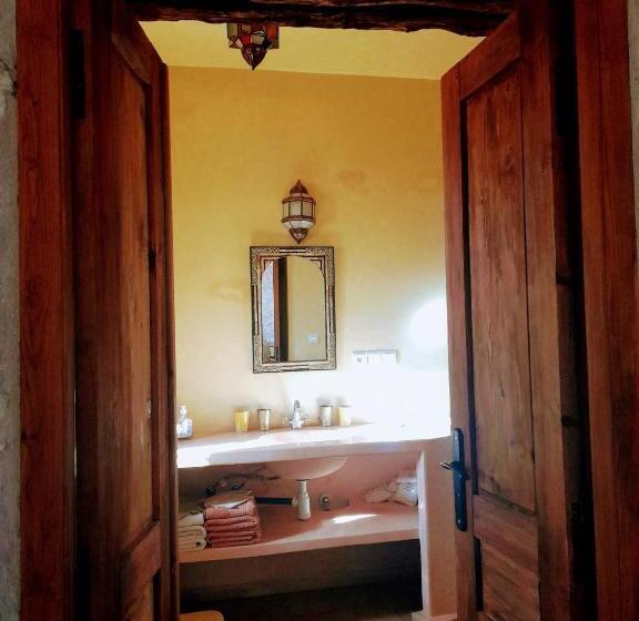 تختخواب و صبحانه Riad Mamy Wababi