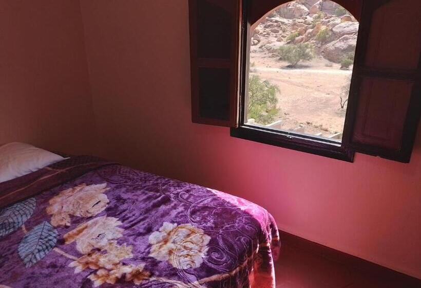 مبيت وإفطار Tagtout