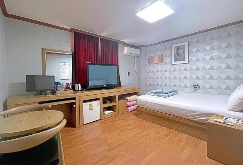 Dongil Motel