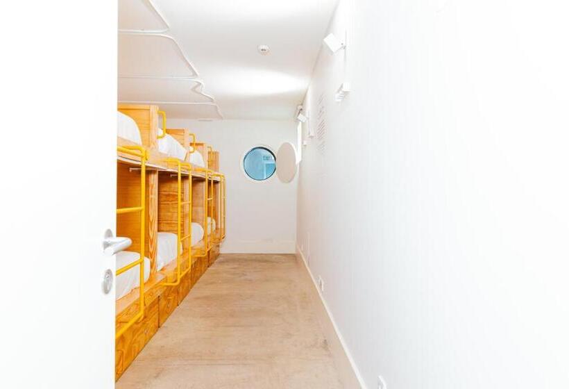 ユースホステル Surf & Sea Suites