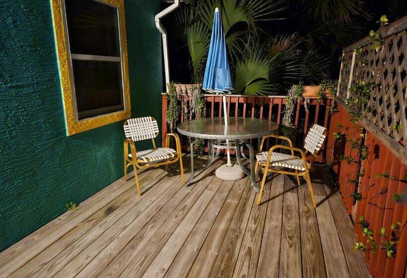 فندق The Beach House At Si Como No Inn