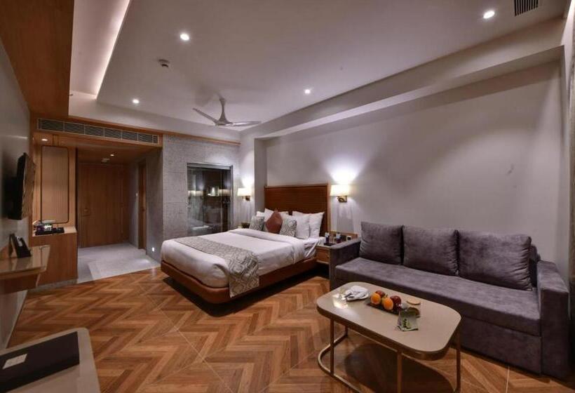 Отель The Fern Shelter Resort Palghar