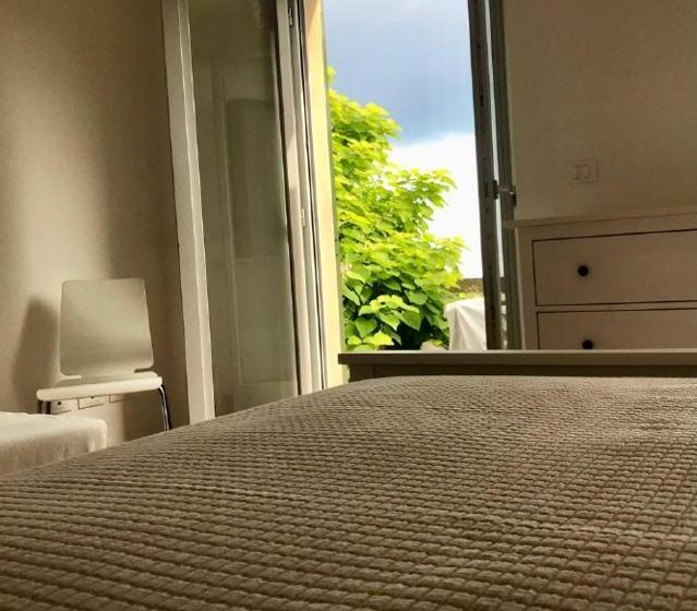 펜션 Affittacamere St Roch   Colazione, Bagno Annesso E Giardino   La Spezia