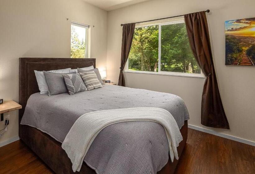 פנסיון Quiet Waterfront Cottage On The Little Spokane River