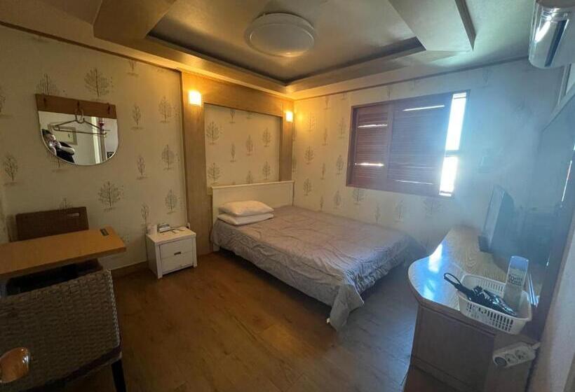 Greenpeace Motel