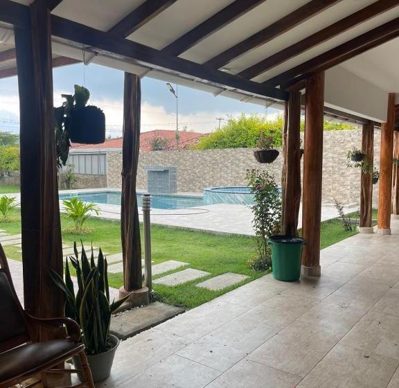 민박 Tranquilidad En Familia, Piscina