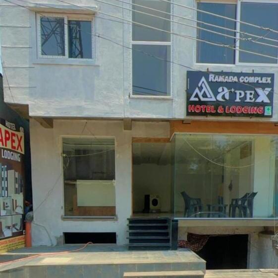 בית מלון כפרי Apex, Akkalkot