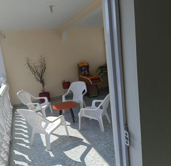 هتل کپسول Cambulos House