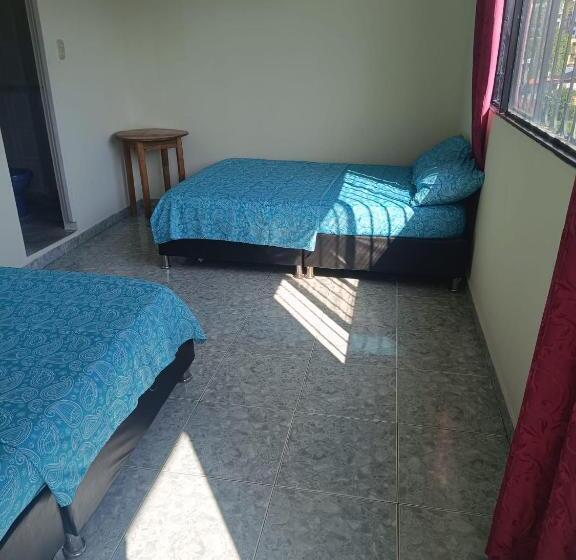 هتل کپسول Cambulos House