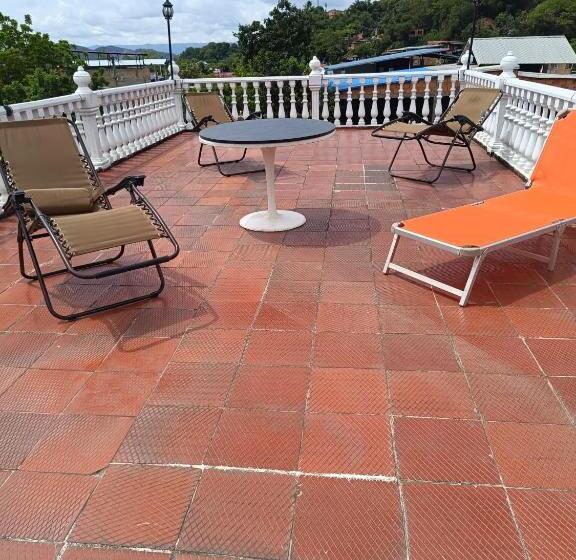 هتل کپسول Cambulos House