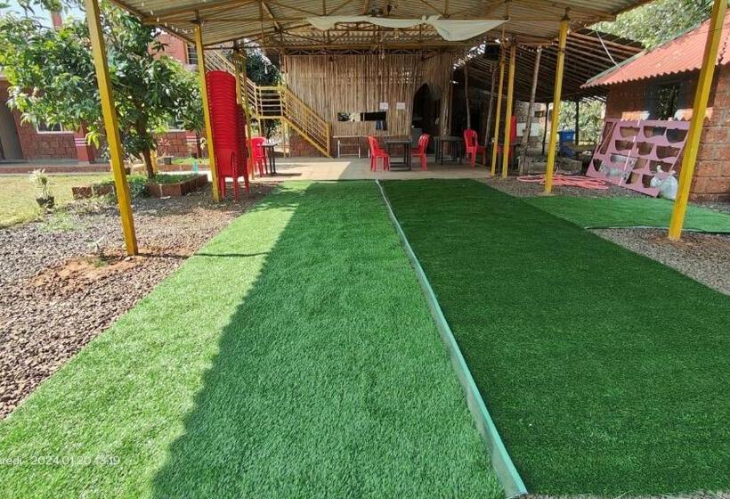 فندق Rrr