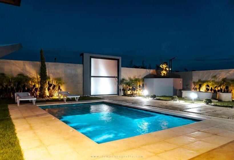 هتل Suites Lounge Cañasgordas