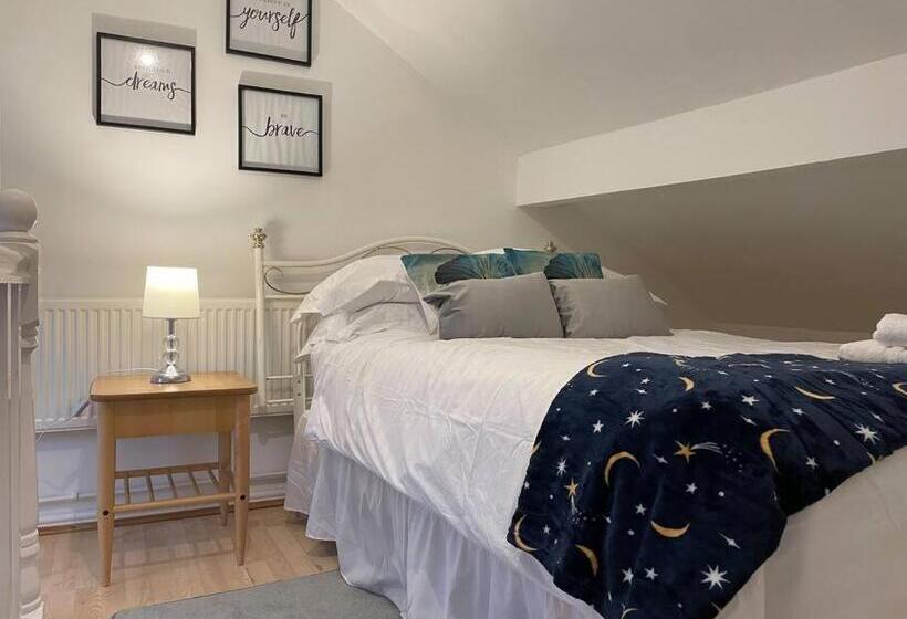 ペンション Keary Entire House. 3 Beds. Bright And Cheerful