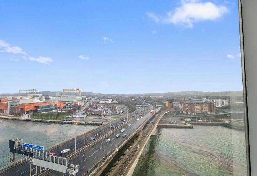 פנסיון River View Private Room In Apartment