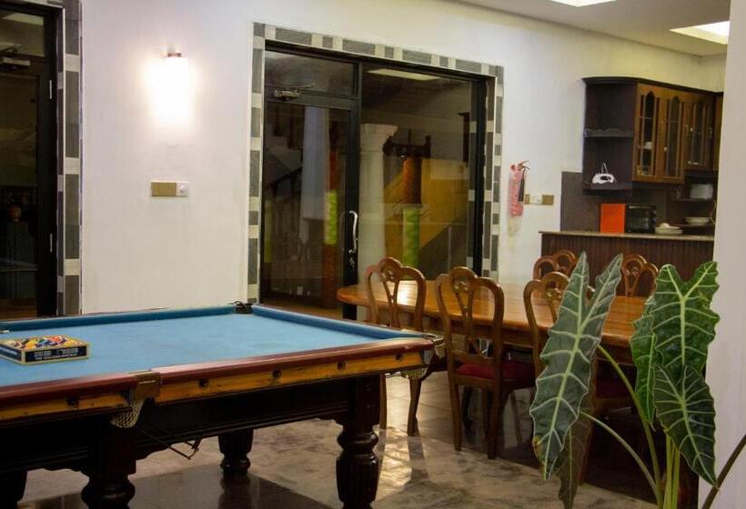 פנסיון Varinias Beach Villa