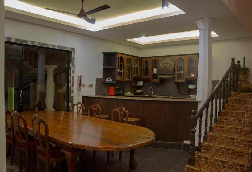 פנסיון Varinias Beach Villa