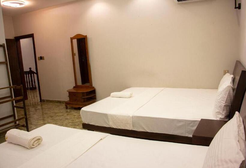 פנסיון Varinias Beach Villa