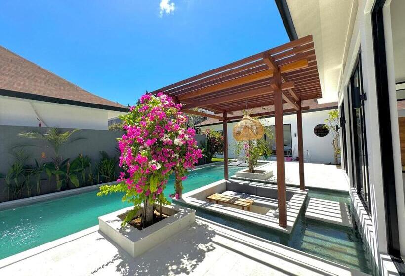 ユースホステル Nyepi Pagerwesi Villa Bali