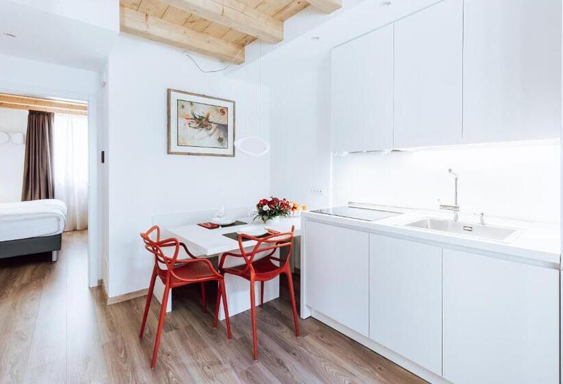 تختخواب و صبحانه Mine House