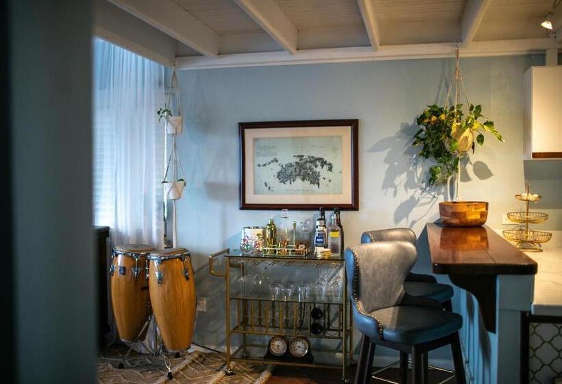 Cruz Bay Tropical Condo